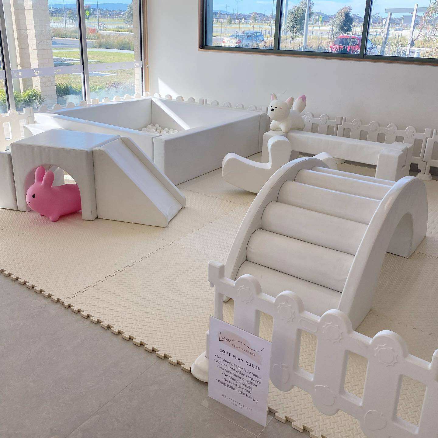 White Soft Ball Pool Toy Set R - đánh giá và giá Power Tools Rental